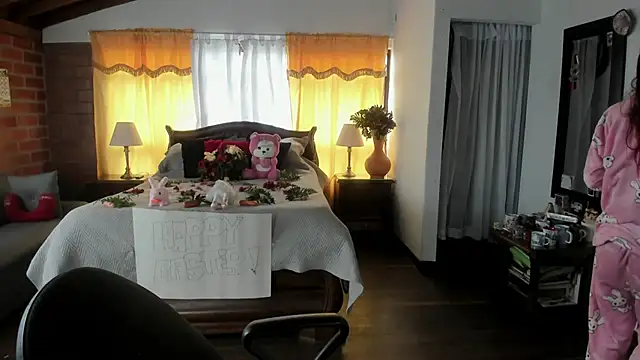 Charlotte-Willson online show from April 6, 3:57 pm