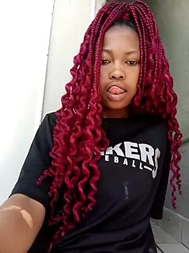 Snapshot of Sweethoneypot25 chatting on February 5, 9:14 am Sweethoneypot25 online show from February 5, 9:14 am