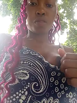 Snapshot of Sweethoneypot25 chatting on February 17, 11:40 am Sweethoneypot25 online show from February 17, 11:40 am