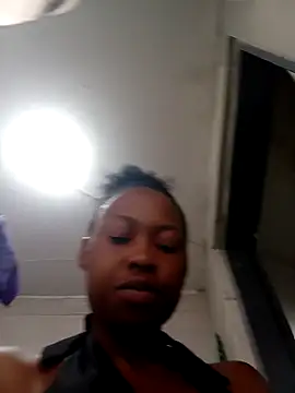 Snapshot of Sweethoneypot25 chatting on March 1, 1:02 pm Sweethoneypot25 online show from March 1, 1:02 pm