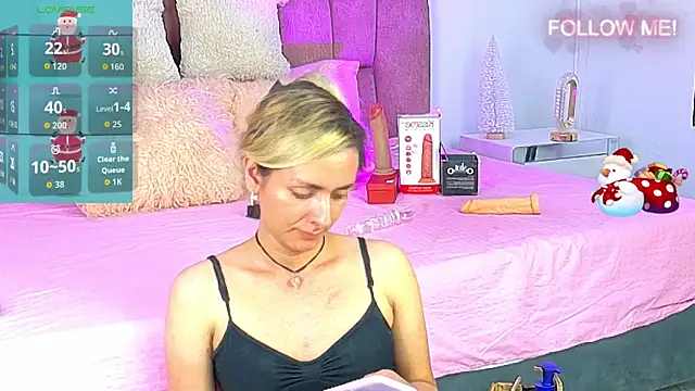 Snapshot of Lunitaa_Diva chatting on December 17, 2:34 pm Lunitaa Diva online show from December 17, 2:34 pm