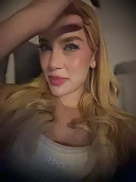 Snapshot of valeryfox__ chatting on March 7, 7:49 am valeryfox online show from March 7, 7:49 am