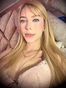 Snapshot of valeryfox__ chatting on May 15, 12:39 am valeryfox online show from May 15, 12:39 am