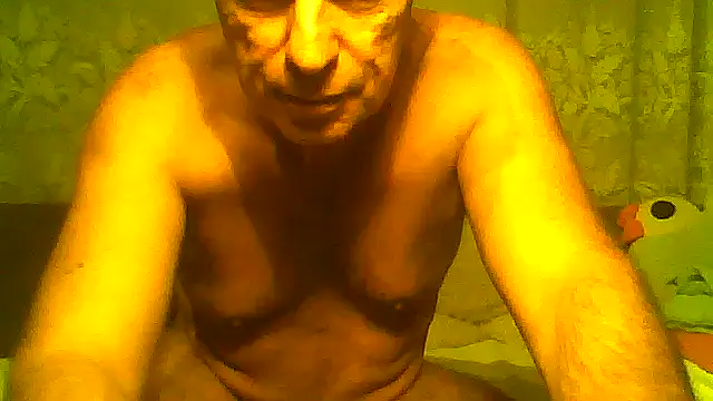 Snapshot of Pneuhammer chatting on November 26, 10:00 pm Pneuhammer online show from November 26, 10:00 pm