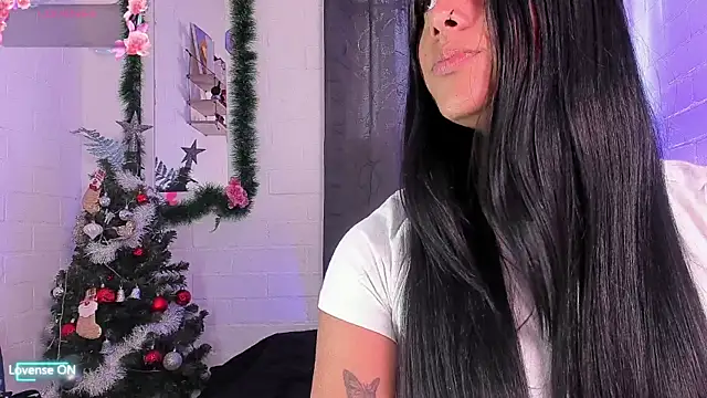 Snapshot of Cristal_dark chatting on December 19, 9:33 pm Cristal dark online show from December 19, 9:33 pm