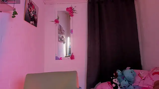 Snapshot of Cristal_dark chatting on March 2, 11:44 pm Cristal dark online show from March 2, 11:44 pm