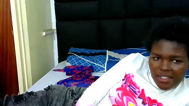Snapshot of VirginPrincess06 chatting on June 26, 8:52 am VirginPrincess06 online show from June 26, 8:52 am