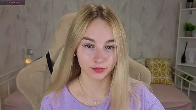 Snapshot of Shy_Polly chatting on July 13, 12:02 am Shy Polly online show from July 13, 12:02 am