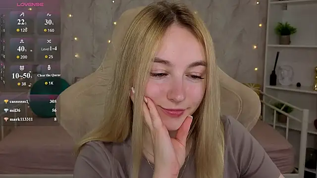 Snapshot of Shy_Polly chatting on July 23, 1:58 am Shy Polly online show from July 23, 1:58 am