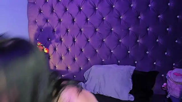 CharlotteStuart online show from April 7, 3:40 am