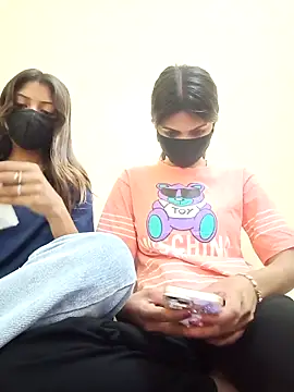 Snapshot of Lovely--girl chatting on April 11, 4:39 am Lovely--girl online show from April 11, 4:39 am