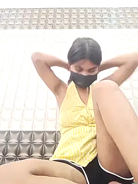 Snapshot of Lovely--girl chatting on May 8, 6:41 am Lovely--girl online show from May 8, 6:41 am