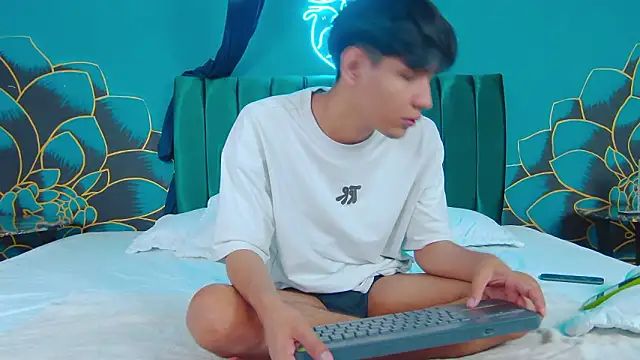 Liam Sinclair online show from February 4, 2:01 pm