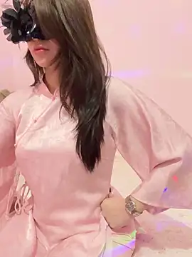 Queen-of-Love online show from February 17, 10:45 am