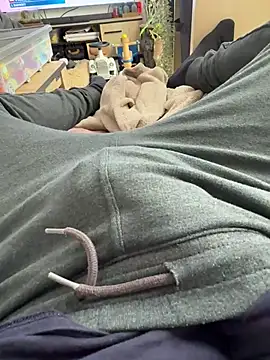 Snapshot of DuoMystic chatting on February 9, 10:19 am DuoMystic online show from February 9, 10:19 am