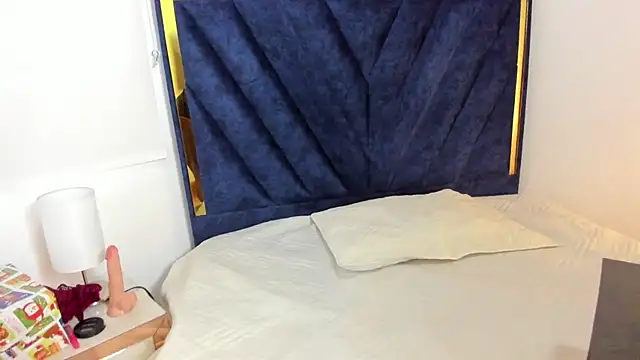 Snapshot of LunaDIaz_ chatting on December 22, 11:40 am LunaDIaz online show from December 22, 11:40 am