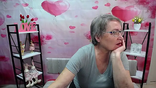 Snapshot of OlgaLuck chatting on April 20, 5:21 am OlgaLuck online show from April 20, 5:21 am