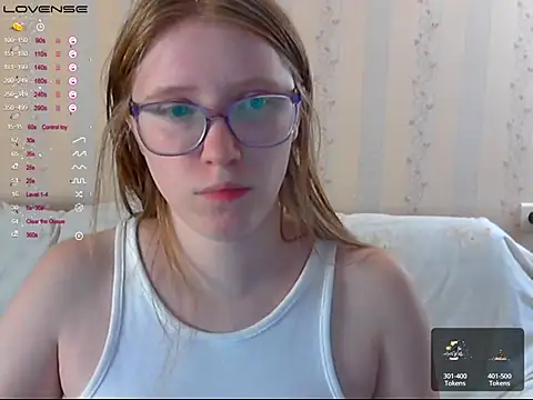 LustfulSarah online show from November 22, 11:48 pm