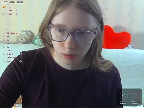 Snapshot of LustfulSarah chatting on May 17, 7:32 pm LustfulSarah online show from May 17, 7:32 pm