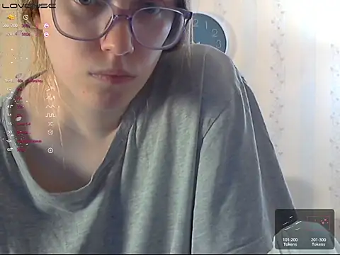 Snapshot of LustfulSarah chatting on June 17, 5:25 pm LustfulSarah online show from June 17, 5:25 pm