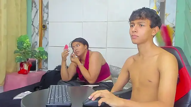 Snapshot of PrincesANDdark chatting on January 5, 7:17 pm PrincesANDdark online show from January 5, 7:17 pm