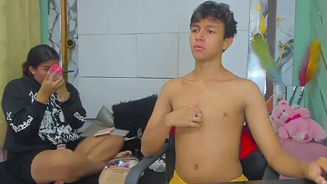 Snapshot of PrincesANDdark chatting on January 6, 2:10 pm PrincesANDdark online show from January 6, 2:10 pm