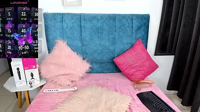 Samantha  F W online show from February 26, 9:58 pm