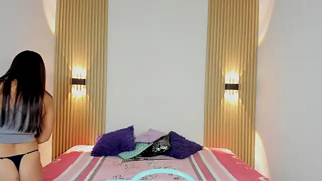 Snapshot of Izelevans chatting on February 3, 11:48 am Izelevans online show from February 3, 11:48 am