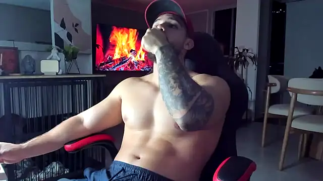 Snapshot of Valenthino_Salvatore chatting on June 28, 11:55 pm Valenthino Salvatore online show from June 28, 11:55 pm