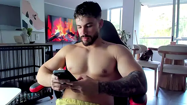 Snapshot of Valenthino_Salvatore chatting on July 3, 10:16 pm Valenthino Salvatore online show from July 3, 10:16 pm