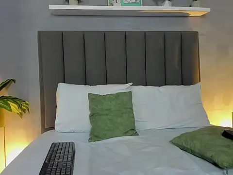 Snapshot of lindaa_natashaa_ chatting on November 22, 3:49 am lindaa natashaa online show from November 22, 3:49 am