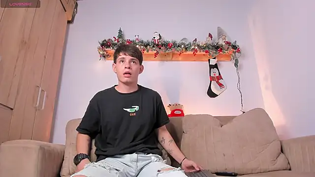 Snapshot of steveen_universe28 chatting on November 27, 12:24 am steveen universe28 online show from November 27, 12:24 am