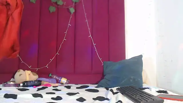 Snapshot of Tinyy_Star chatting on January 17, 10:24 pm Tinyy Star online show from January 17, 10:24 pm