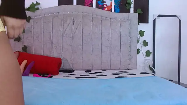 Snapshot of Tinyy_Star chatting on February 12, 3:07 pm Tinyy Star online show from February 12, 3:07 pm