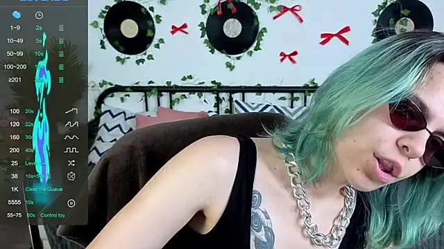 Snapshot of LiraBelle chatting on July 20, 3:32 am LiraBelle online show from July 20, 3:32 am