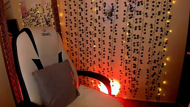 lovelyy julia online show from March 5, 5:03 am