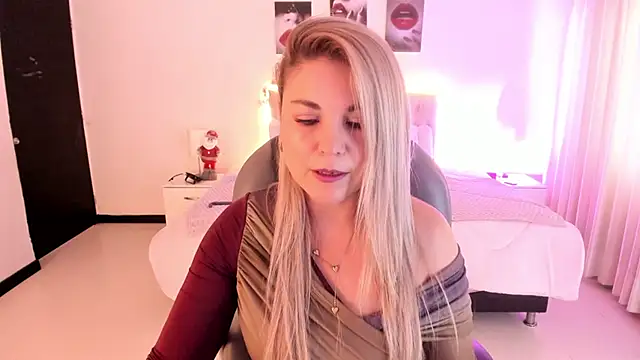 Snapshot of Violeta_Hotter chatting on November 30, 11:14 am Violeta Hotter online show from November 30, 11:14 am