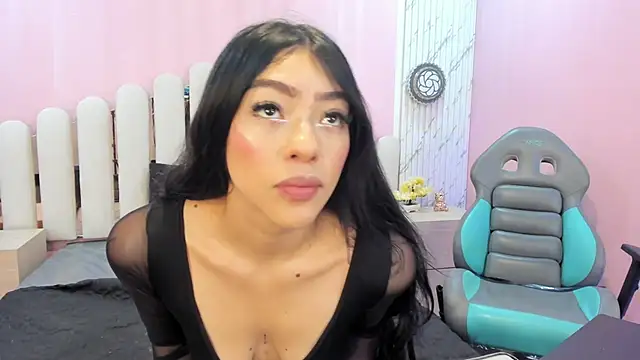 DAKOTA SAKURA online show from December 2, 1:05 pm