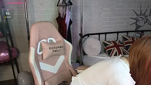 Snapshot of Ginger_Kristin chatting on November 29, 8:17 am Ginger Kristin online show from November 29, 8:17 am