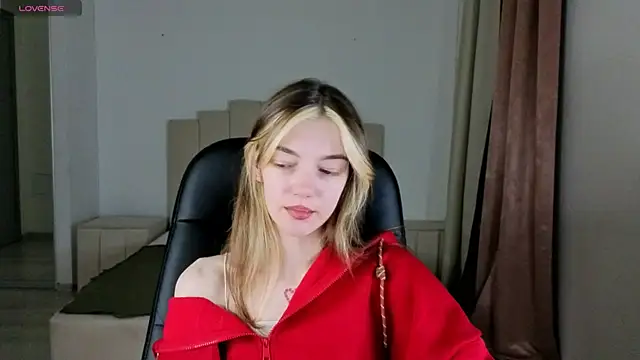 MILLIE MUR online show from January 14, 5:24 am