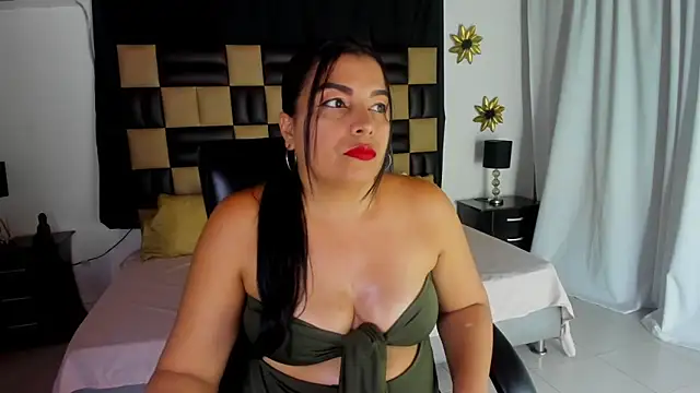 Snapshot of NinaSexxy chatting on November 26, 6:20 pm NinaSexxy online show from November 26, 6:20 pm