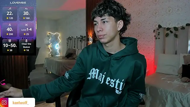 kaelwolf tay online show from February 5, 7:18 pm