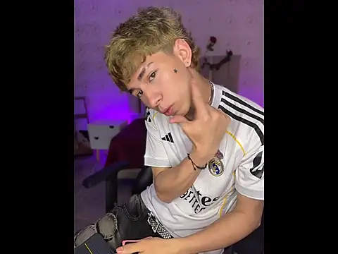 kaelwolf tay online show from April 18, 11:36 am