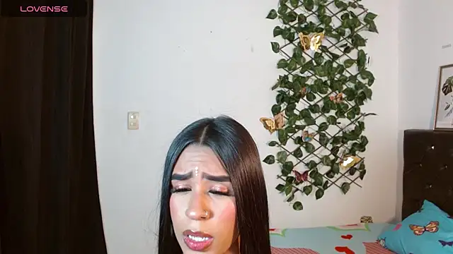 Ameliejoness  online show from December 3, 8:18 pm