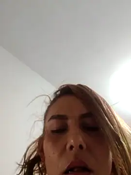 Snapshot of Alice-pink chatting on November 28, 3:42 am Alice-pink online show from November 28, 3:42 am