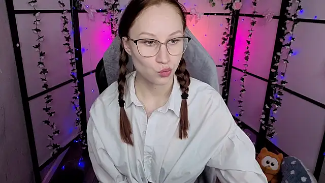 JoanFlare online show from November 26, 1:34 pm