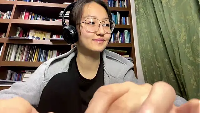 LinaClous online show from December 15, 1:37 pm