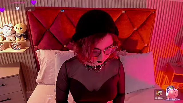 Kiri Velvet online show from April 28, 8:25 pm