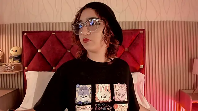 Kiri Velvet online show from May 22, 8:14 pm