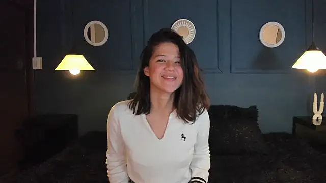 Snapshot of Skyy_bloom chatting on March 4, 12:11 pm Skyy bloom online show from March 4, 12:11 pm